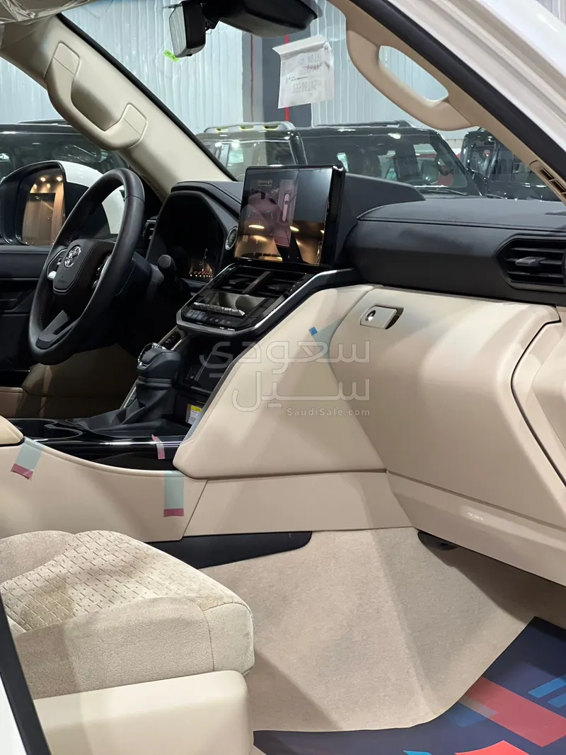 2025 تويوتا لاند كروزر جي اكس ار 3