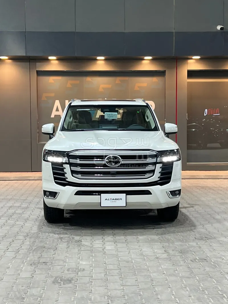 2025 تويوتا لاند كروزر جي اكس ار 3