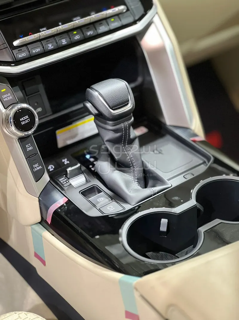 2025 تويوتا لاند كروزر جي اكس ار 3