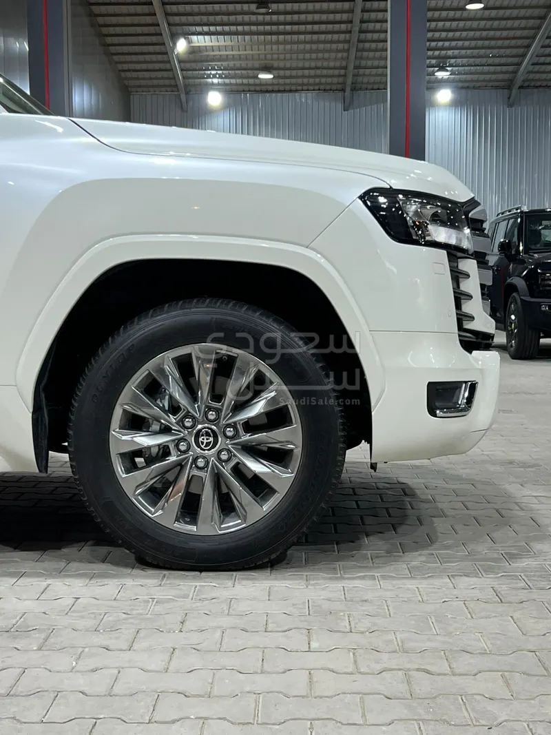 2025 تويوتا لاند كروزر جي اكس ار 3