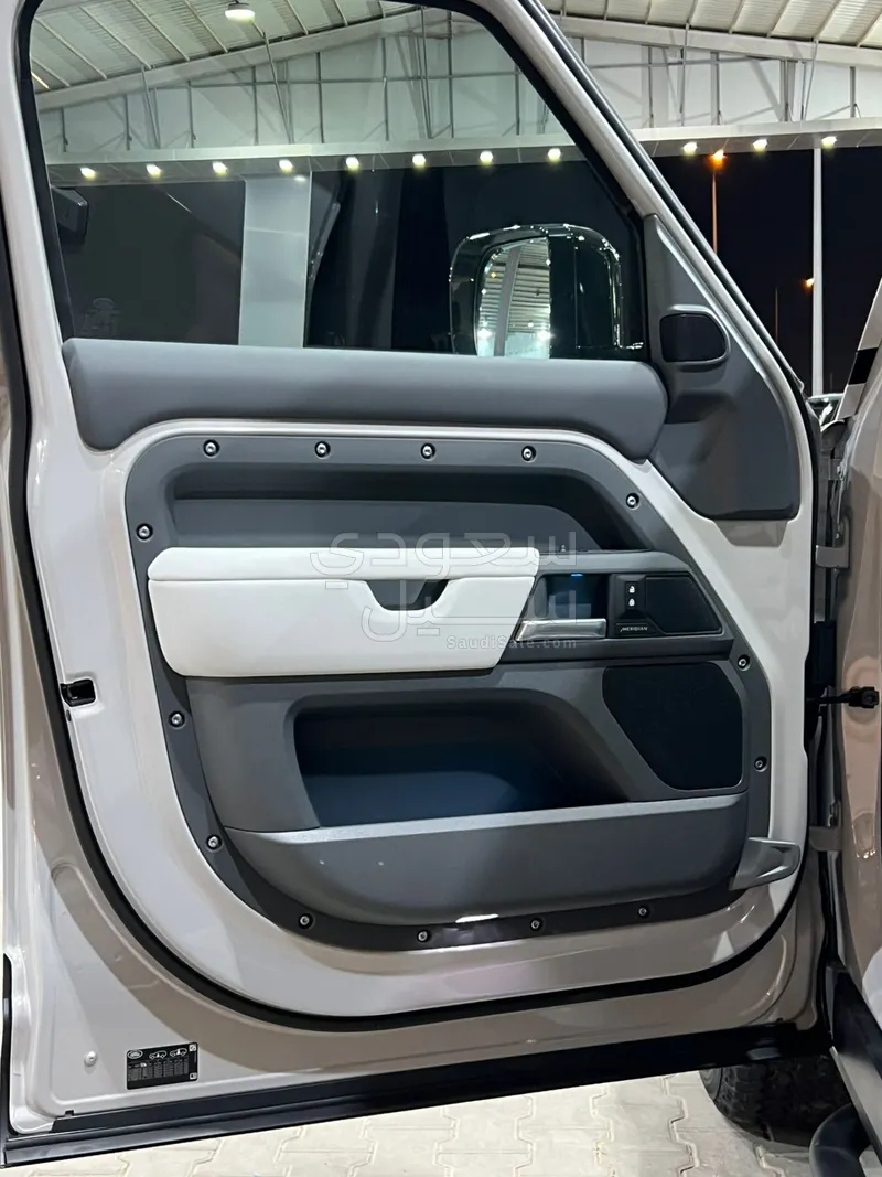 2026 لاند روفر ديفيندر اكس داينمك