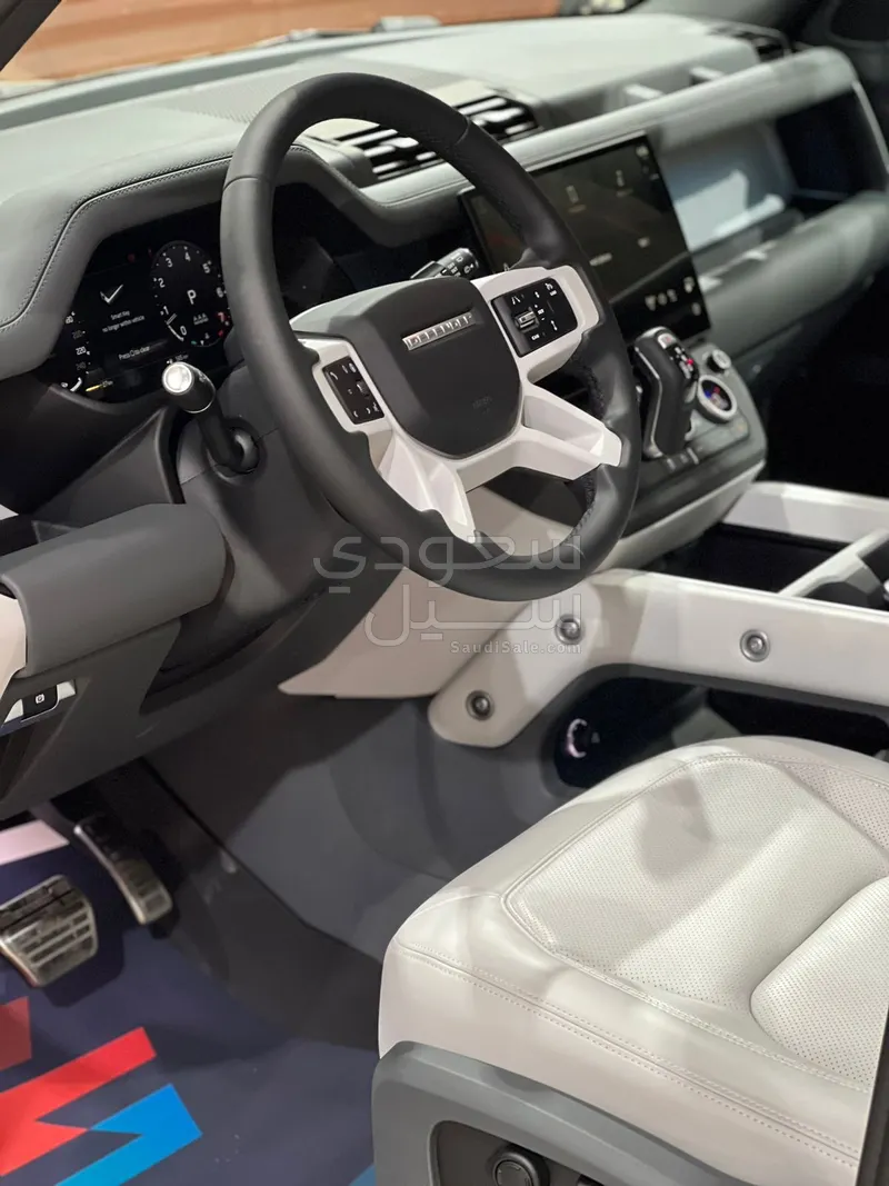 2026 لاند روفر ديفيندر اكس داينمك