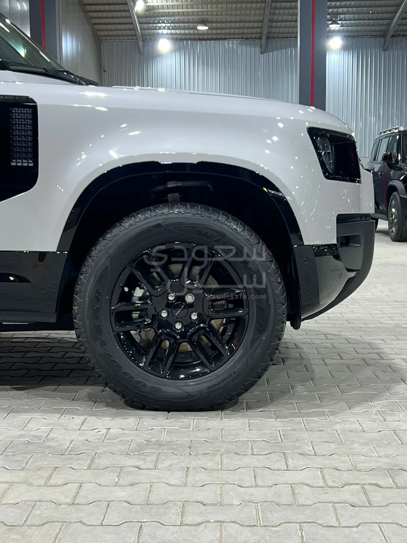 2026 لاند روفر ديفيندر اكس داينمك