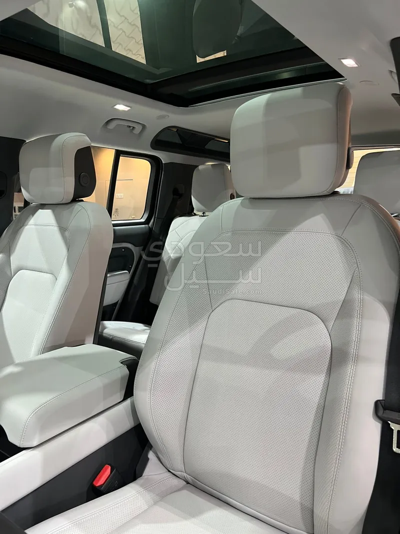 2026 لاند روفر ديفيندر اكس داينمك