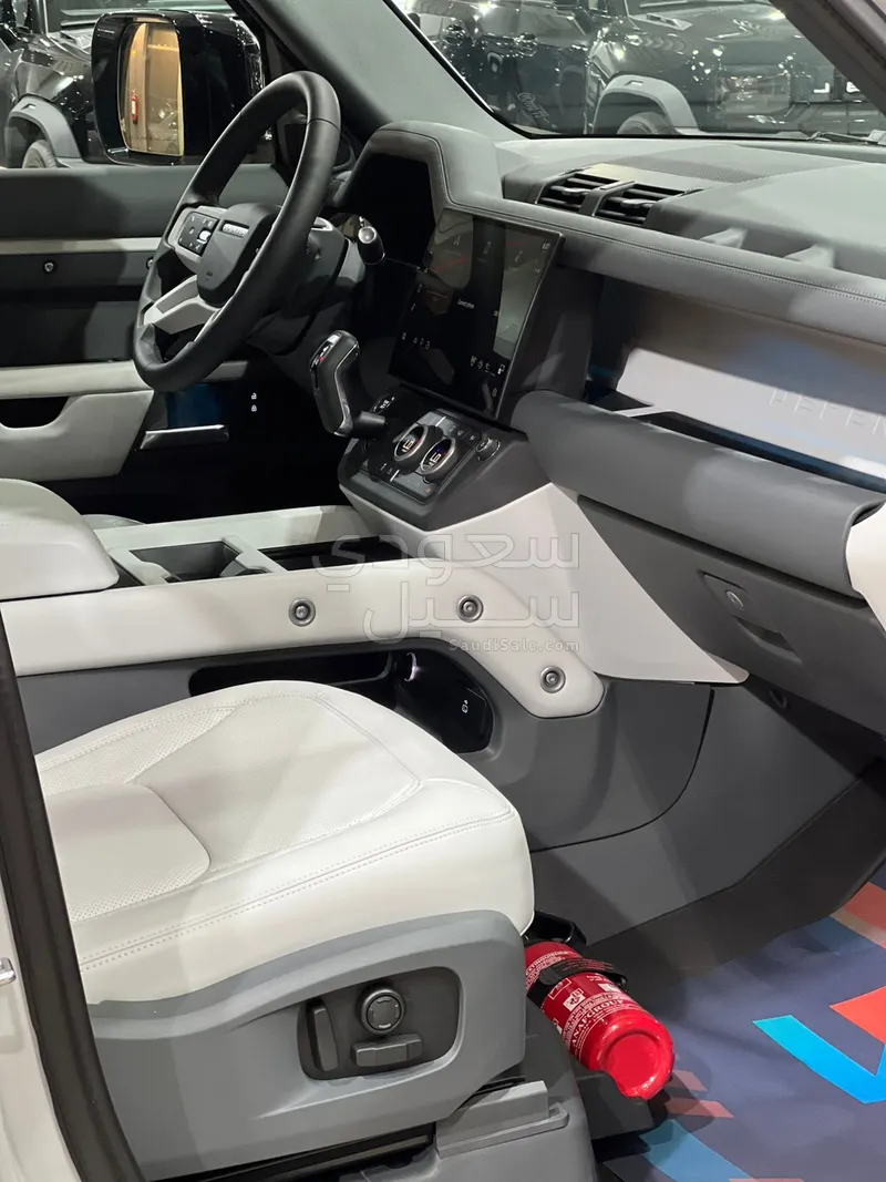 2026 لاند روفر ديفيندر اكس داينمك