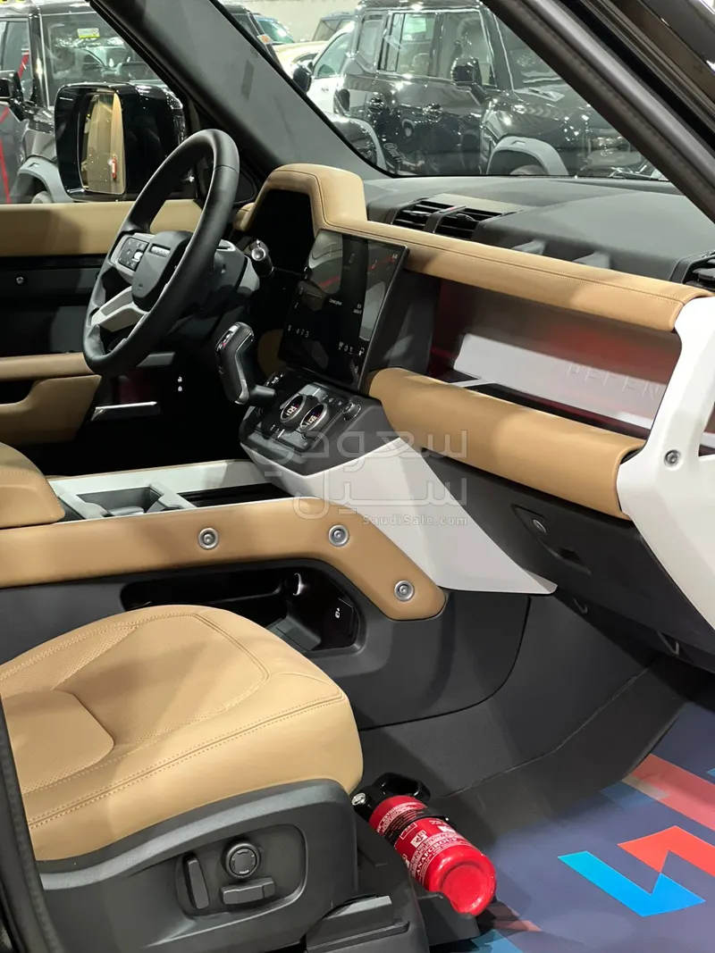 2026 لاند روفر ديفيندر اكس داينمك