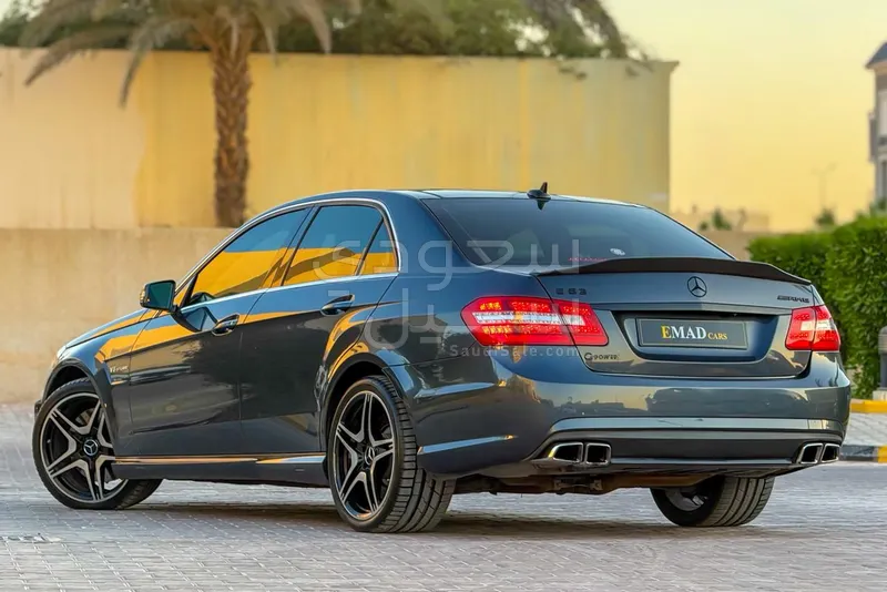 2013 مرسيدس - بنز إي 63 أي إم جي