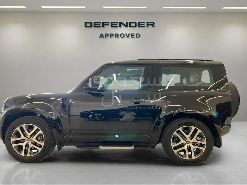 2025 لاند روفر ديفيندر اتش اس اي
