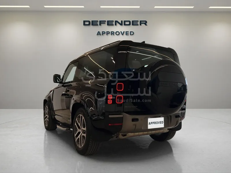2025 لاند روفر ديفيندر اتش اس اي