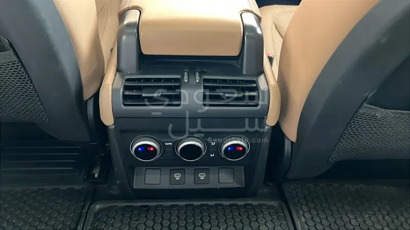 2025 لاند روفر ديفيندر اتش اس اي