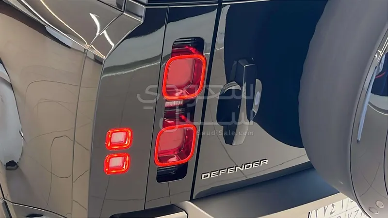 2025 لاند روفر ديفيندر اتش اس اي