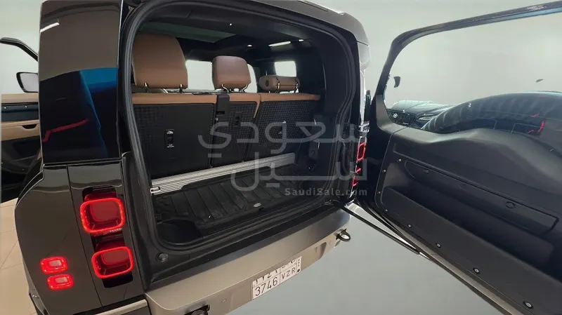 2025 لاند روفر ديفيندر اتش اس اي