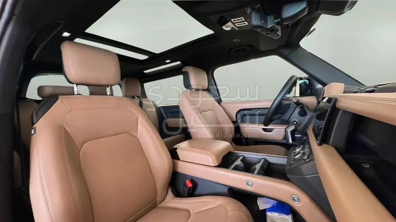 2025 لاند روفر ديفيندر اتش اس اي