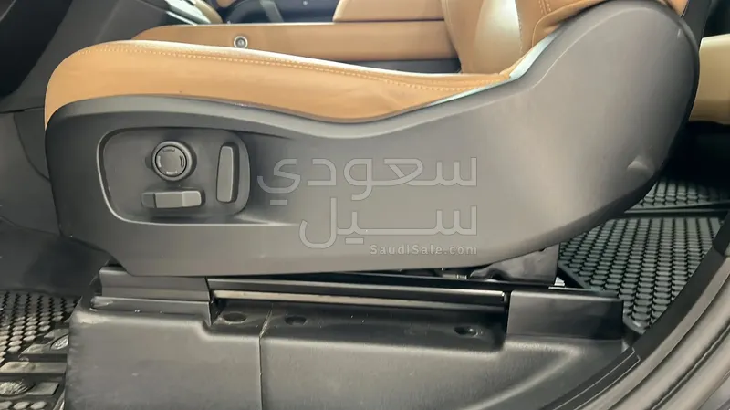 2025 لاند روفر ديفيندر اتش اس اي