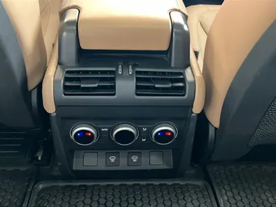 2025 لاند روفر ديفيندر اتش اس اي