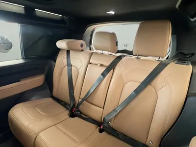 2025 لاند روفر ديفيندر اتش اس اي