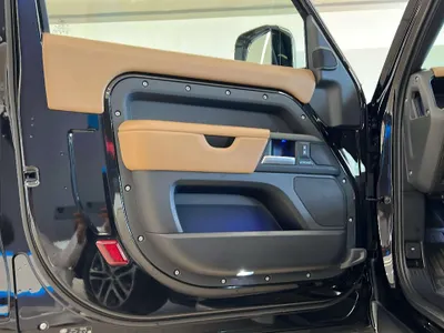 2025 لاند روفر ديفيندر اتش اس اي