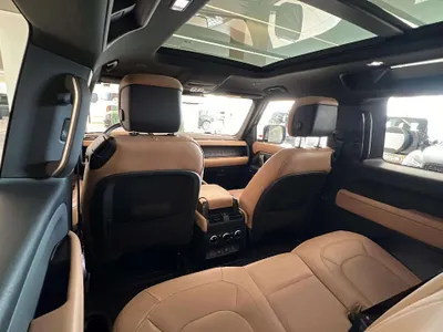 2025 لاند روفر ديفيندر اتش اس اي