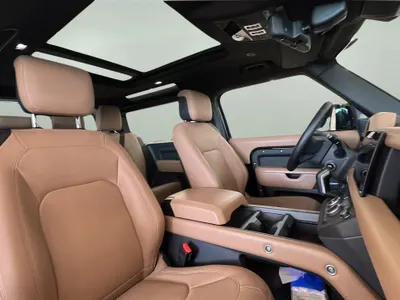 2025 لاند روفر ديفيندر اتش اس اي