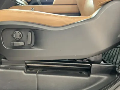 2025 لاند روفر ديفيندر اتش اس اي