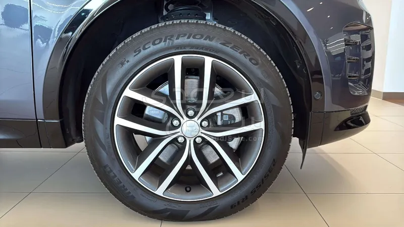 2025 لاند روفر ديسكفري