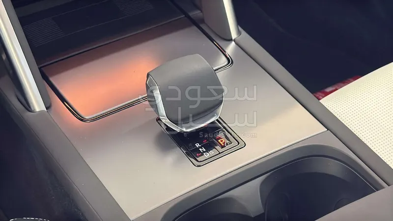 2025 لاند روفر ديسكفري