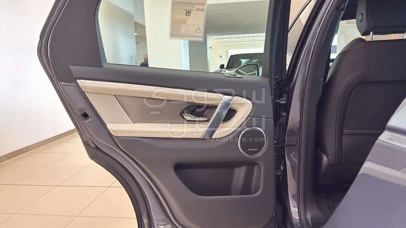 2025 لاند روفر ديسكفري