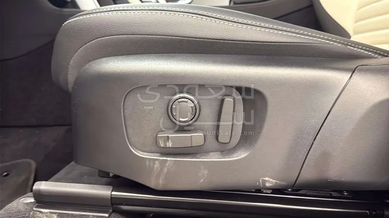 2025 لاند روفر ديسكفري