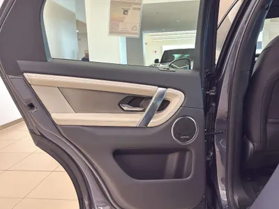 2025 لاند روفر ديسكفري