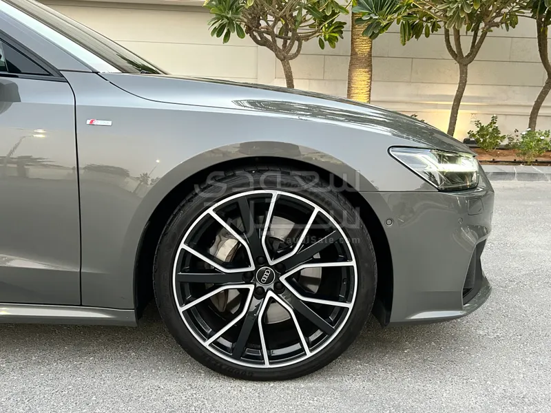 2023 اودي اي 7 55 تي اف اس اي