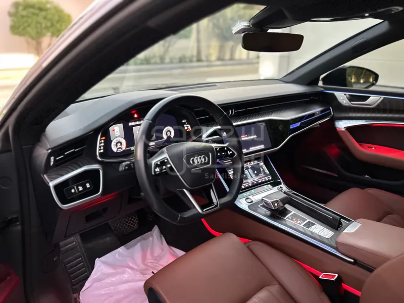 2023 اودي اي 7 55 تي اف اس اي