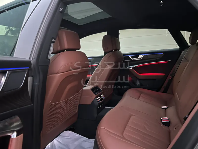 2023 اودي اي 7 55 تي اف اس اي