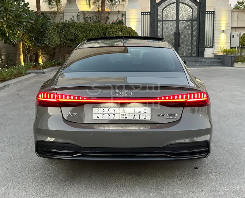 2023 اودي اي 7 55 تي اف اس اي