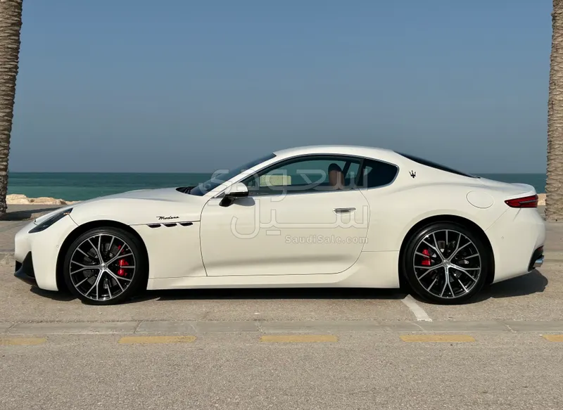 2024 مازيراتي جرانتوريزمو اس