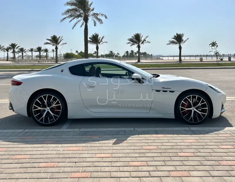 2024 مازيراتي جرانتوريزمو اس