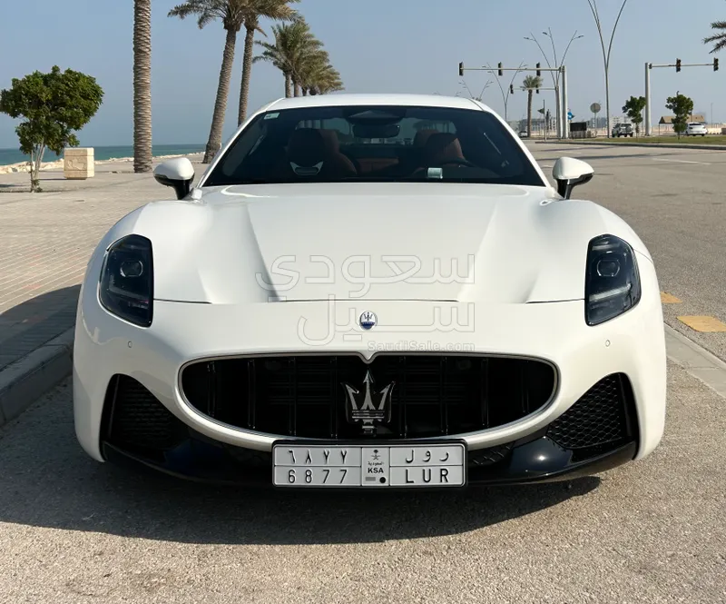 2024 مازيراتي جرانتوريزمو اس