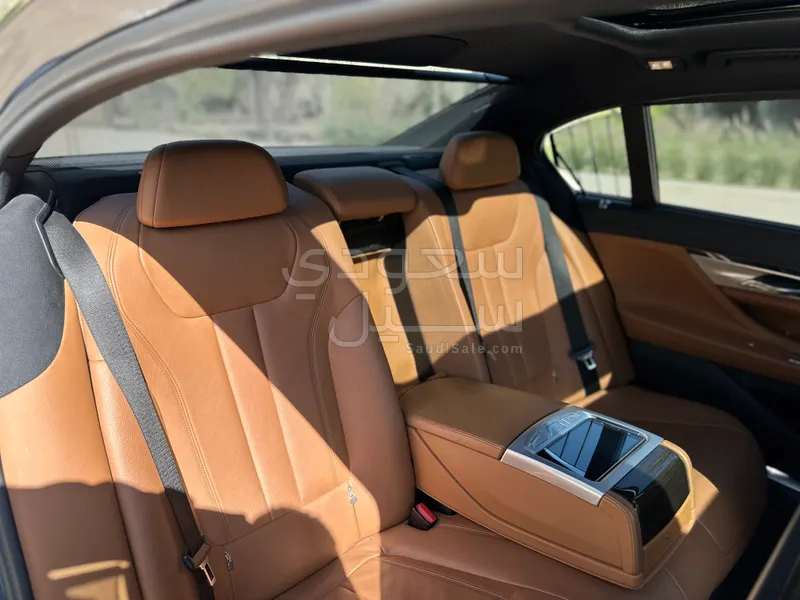 2017 بي ام دبليو الفئة السابعة 730 إل أي