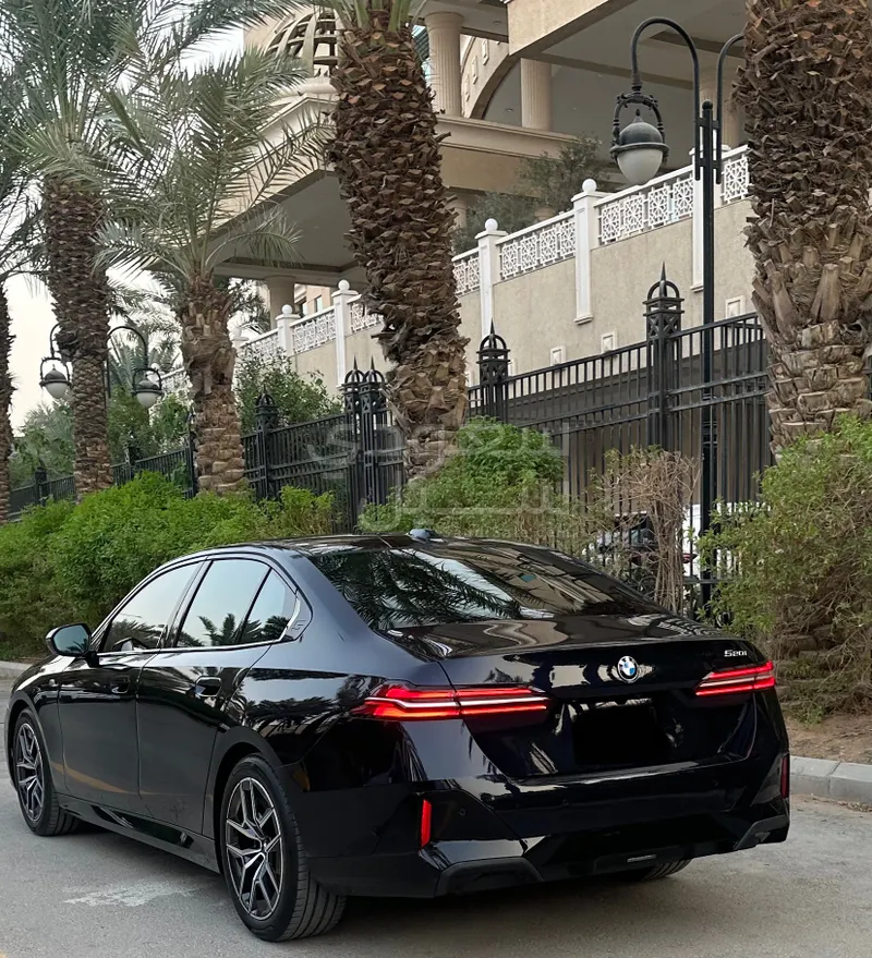 2024 بي ام دبليو الفئة الخامسة 520 أي