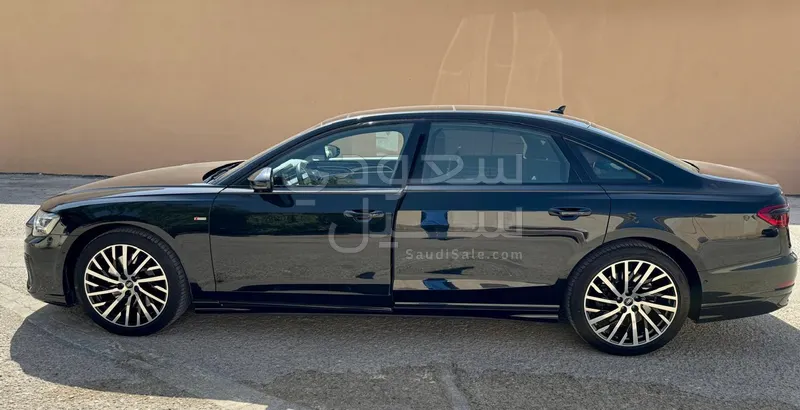 2022 اودي اي 8 ال 55تي اف اس أي
