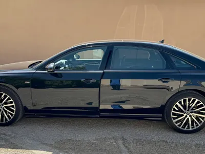 2022 اودي اي 8 ال 55تي اف اس أي