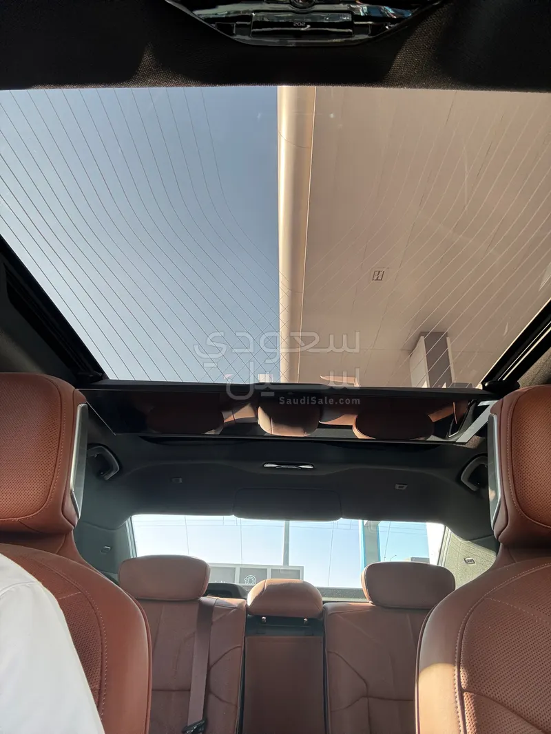 2025 بي ام دبليو الفئة السابعة 735 إل أي