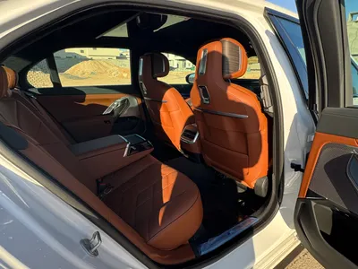 2025 بي ام دبليو الفئة السابعة 735 إل أي