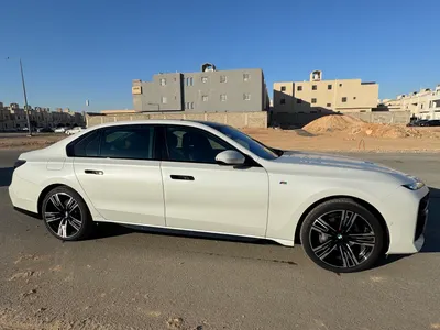 2025 بي ام دبليو الفئة السابعة 735 إل أي