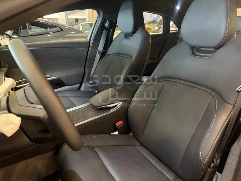 2024 لوسيد اير بيور