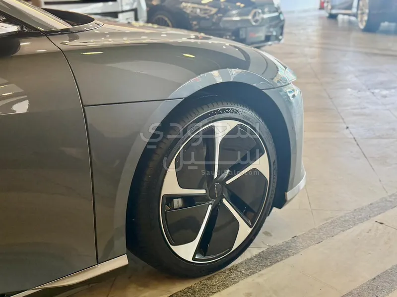 2024 لوسيد اير بيور