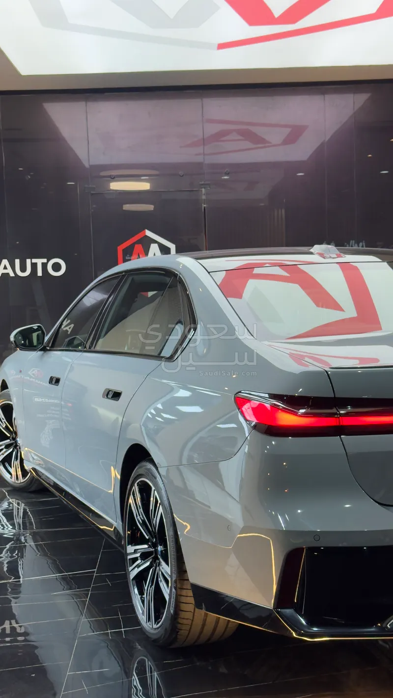 2026 بي ام دبليو الفئة السابعة 735 إل أي