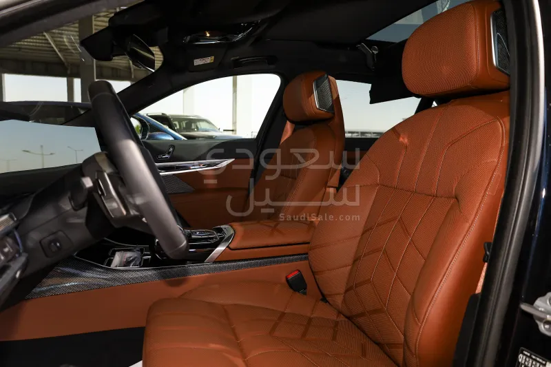 2026 بي ام دبليو الفئة السابعة 735أي