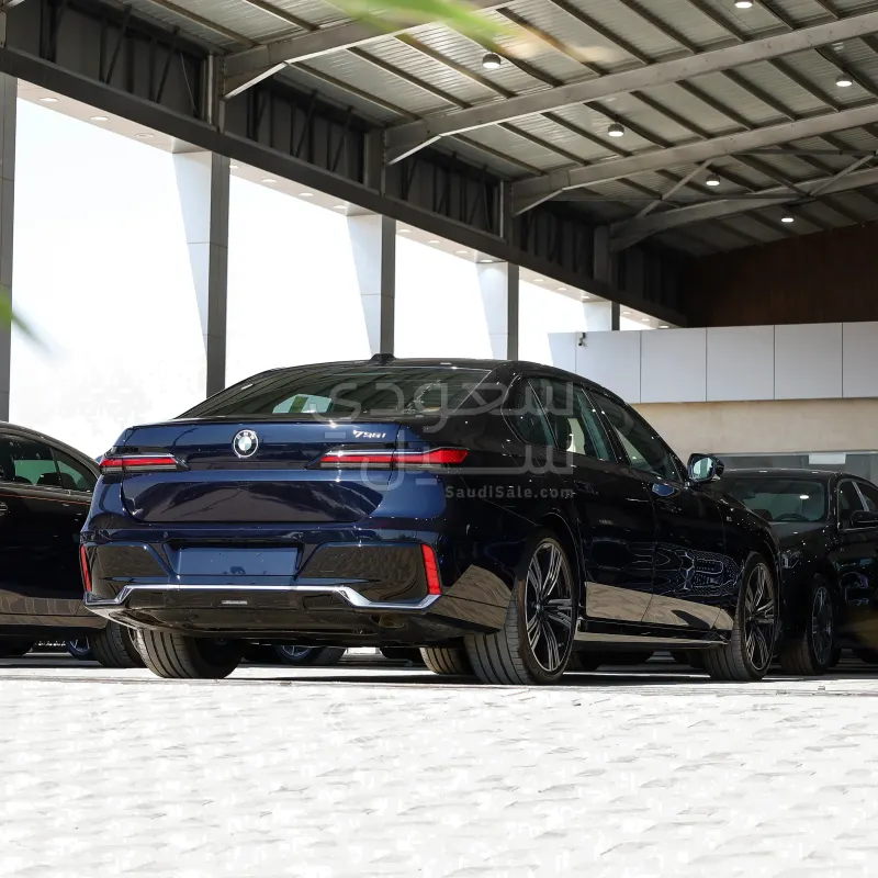 2026 بي ام دبليو الفئة السابعة 735أي