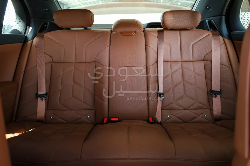 2026 بي ام دبليو الفئة السابعة 735أي