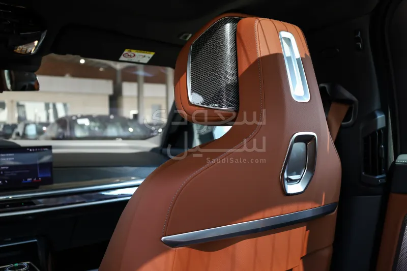 2026 بي ام دبليو الفئة السابعة 735أي